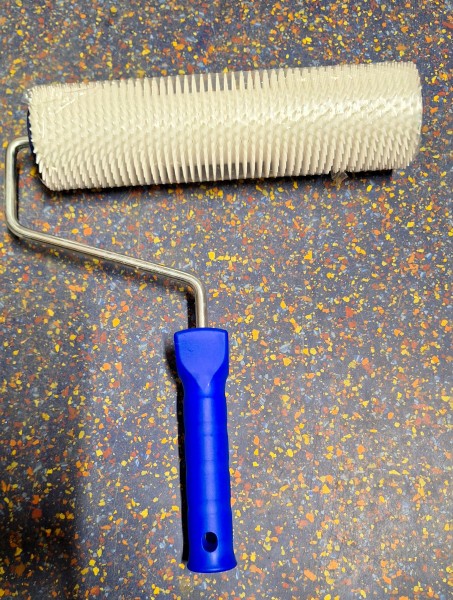 Entlüftungsrolle Stachelwalze inkl. Kunststoff-Bügel